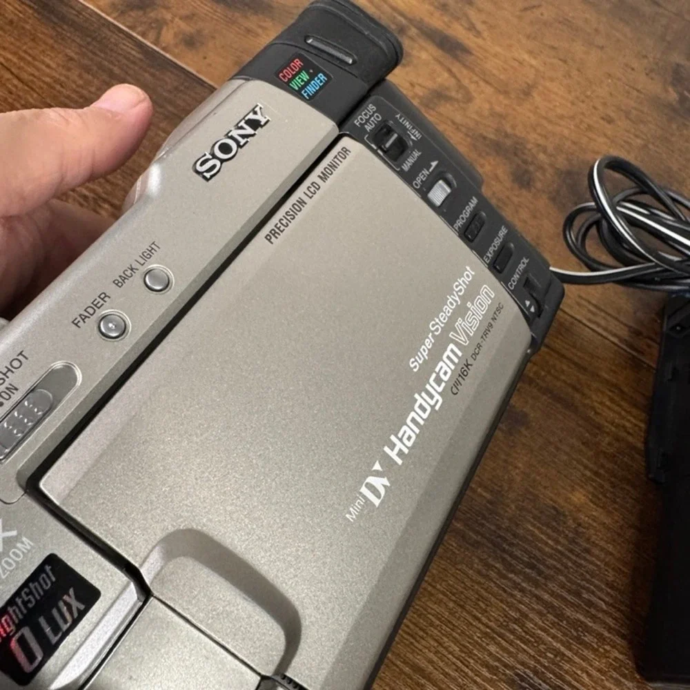 Sony Handycam Vision DCR-TRV9 MiniDV Digital Video Camera Camcorder NightShot